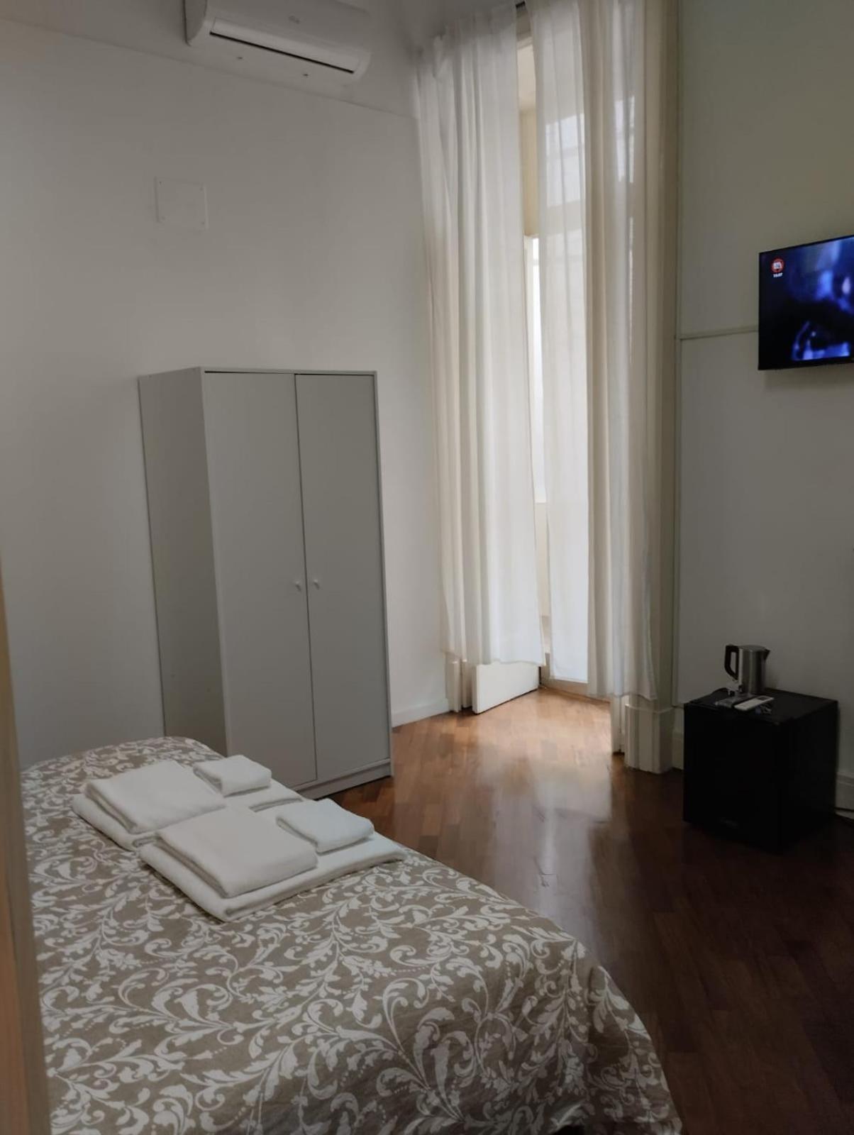 Residence E Appartamenti Cavallerizza 나폴리 외부 사진
